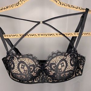 Victoria’s Secret bombshell bra size: 32B